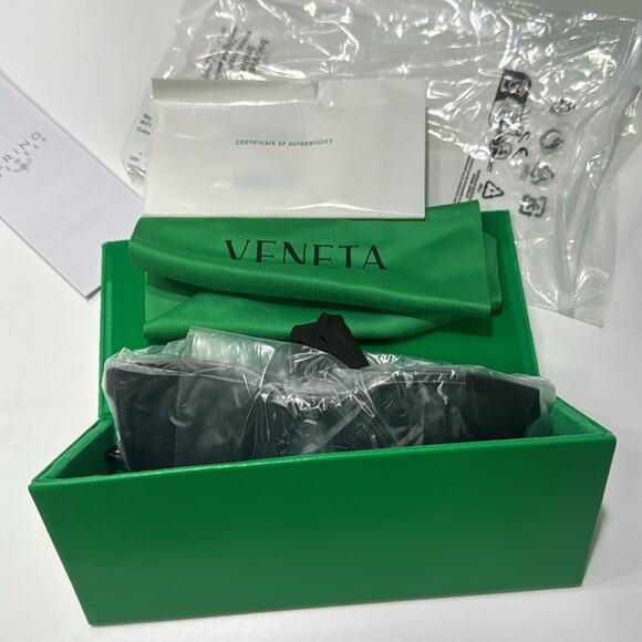Bottega Veneta 54mm Round Oval Sunglasses black main image 4